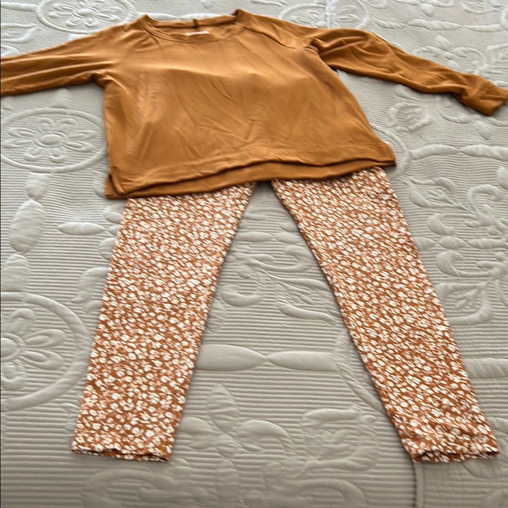 Lou & Grey Tan Top and Patterned Leggings Set